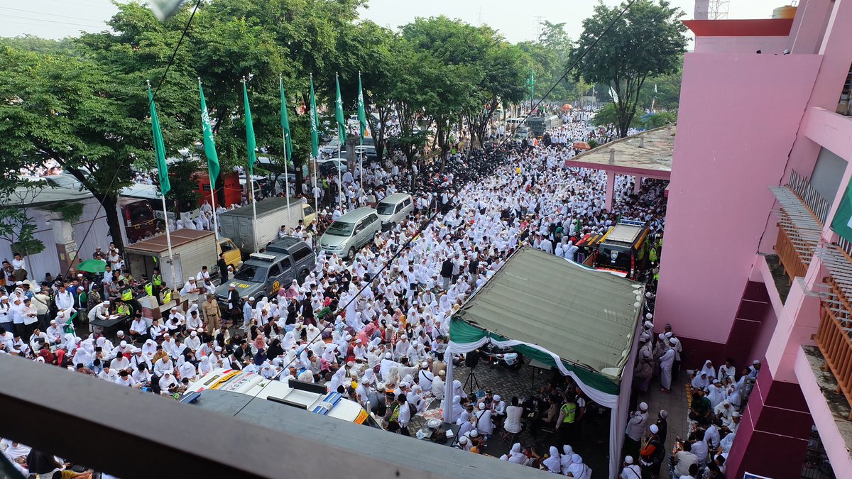 Dalam penuh luar pun mbludak 🤣 . #istigotsahkubro