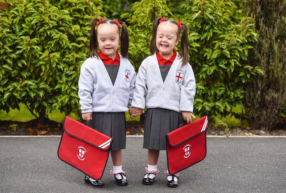 Karşınızda Abigail ve Isobel Parry 👧🏻👧🏻 ( 4 yaşında ve ikizler ) #downsyndrome #downsydromeawareness #twins #gped  #lovely #downsendromu
