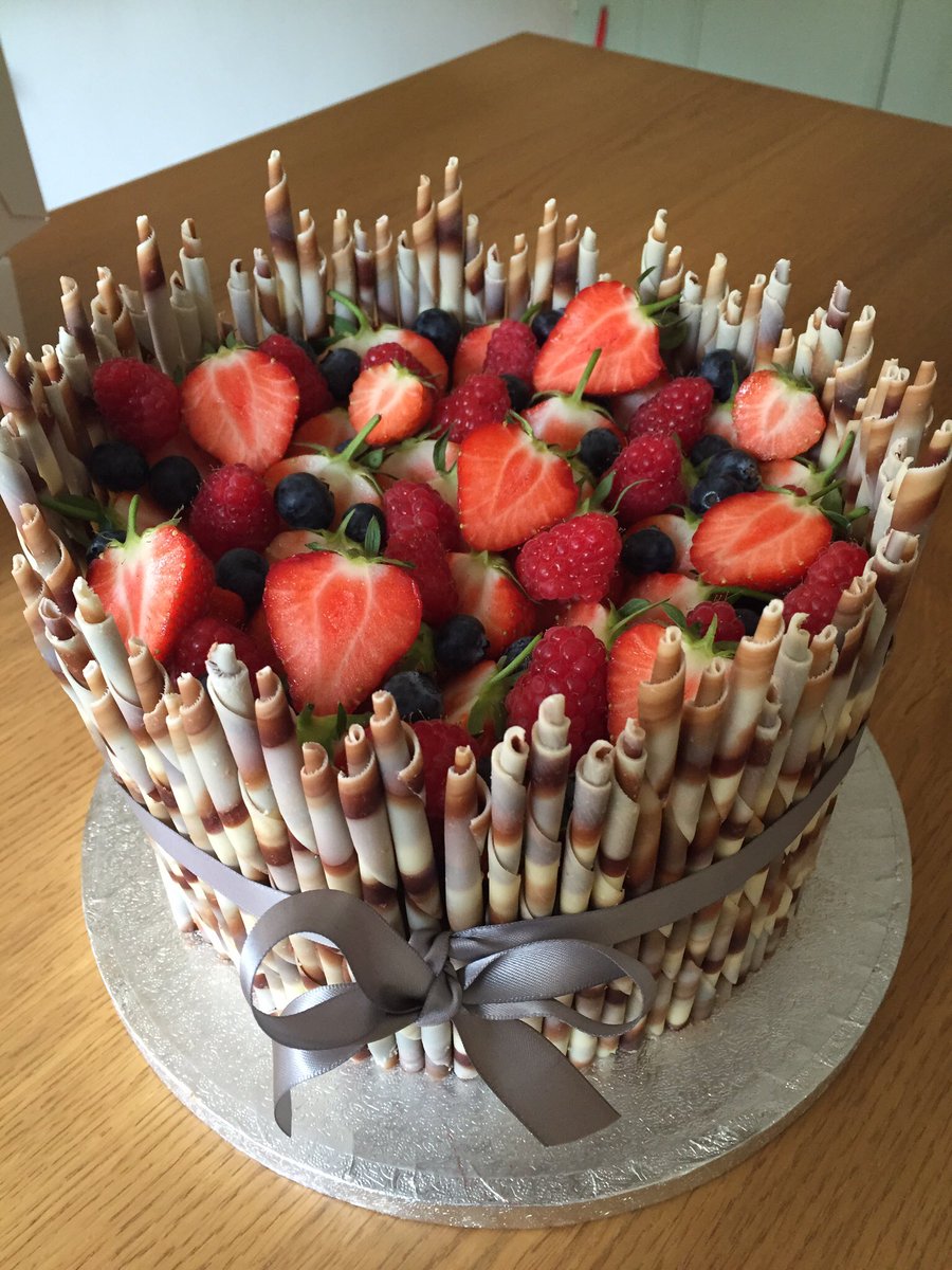 SarararaCoffee's tweet photo. There are lots of birthdays this week! And everyone has ordered our famous chocolate & fresh fruit cake.
#cakefactor
@bathindiechat https://t.co/0fWtUt1qyk