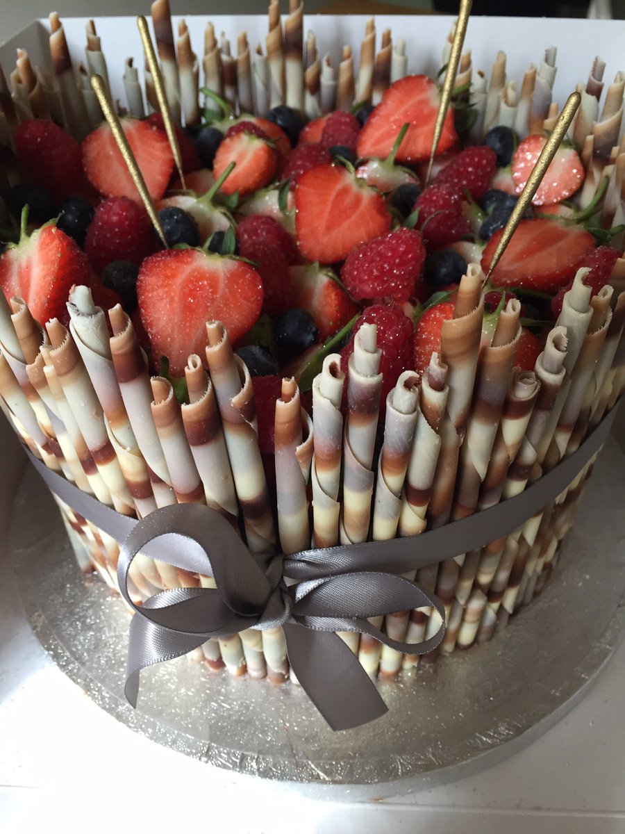 SarararaCoffee's tweet photo. There are lots of birthdays this week! And everyone has ordered our famous chocolate & fresh fruit cake.
#cakefactor
@bathindiechat https://t.co/0fWtUt1qyk