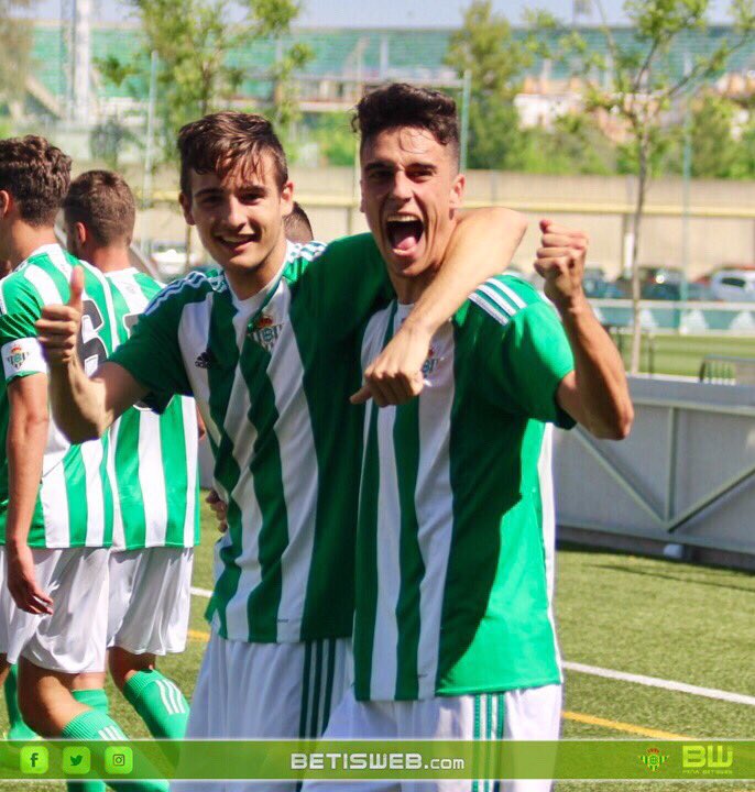 betisweb's tweet photo. 📸📸 De la celebración de los goles, al descanso #Betis DH - #Málaga 2-0 mi https://t.co/psZvGHn0FH