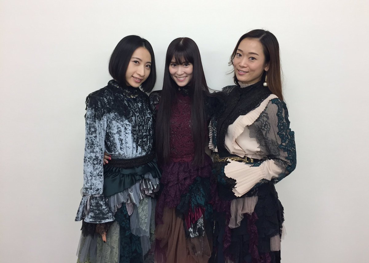 ガーデンズライブ公式 本日の一本目のイベントは Kalafina ニューシングル Into The World メルヒェン 発売記念イベントでした 雨もあがって桜も咲く中でのライブでした ﾉお越しくださいました皆様ありがとうございました T Co