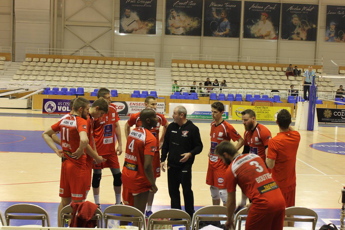 HarnesVB's tweet photo. N2 #CSTBHVB - "Le Harnes Volley-Ball ne dévie pas de sa trajectoire" via @VDNLens @VDNHenin 📰 https://t.co/hb1x6QTYM3 https://t.co/KQu5mXo44P
