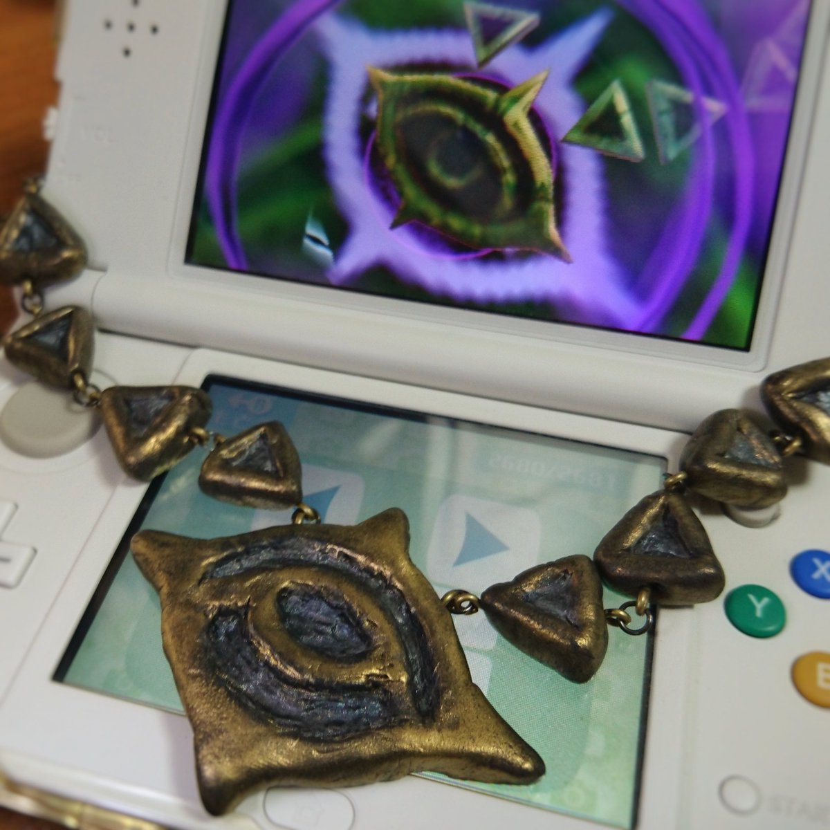 Twitter पर 流星輝夜 制作トラブル頻出でだいぶ完成遅れたけど Miitopia 大魔王の首飾り風ネックレス完成ー 粘土成形スキルがアレなので手作り感maxなのはご愛敬 マットな風合いにしたいのでレジンコーティングは無しで Twitter पर 流星輝夜 制作トラブル頻出でだいぶ完成遅れたけど Miitopia 大魔王の首飾り風ネックレス完成ー 粘土成形スキルがアレなので手作り感maxなのはご愛敬 マットな風合いにしたいのでレジンコーティングは無しで
