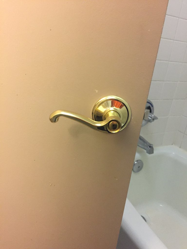 skursme's tweet photo. When you are rushing to the restroom & your pant loop gets caught on the handle #realstruggles #notime4that #strongbladder #test https://t.co/OutWZSfFrP