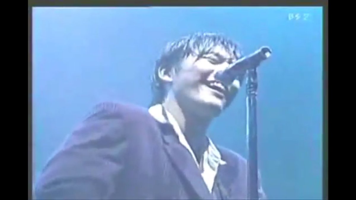 あゆみ 尾崎豊 私がずっと聴いてる曲は 遠い空 19年9月12日のやつがオススメです 歌のはじめには手を上にあげたりして 可愛いです 他には時々笑ったりして嫌なことを忘れられます ˆ ˆ