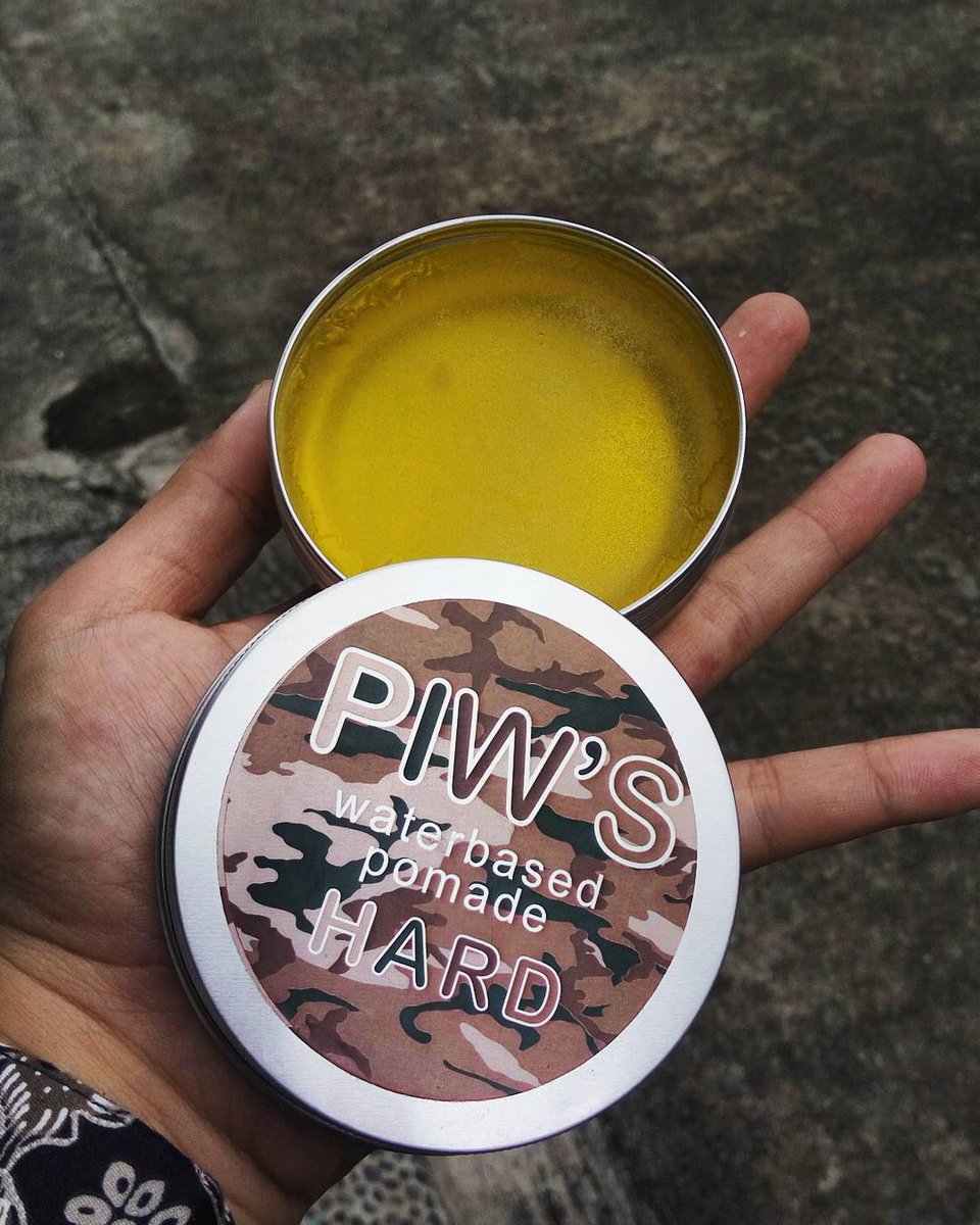 Have you mixed your adorable hair with our waterbased ??? Let's try with our awesome fresh scent "BANANA" !!! #Everydaywithpiws #pomade