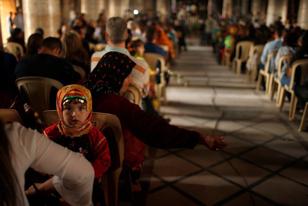 RaveenOjmaya's tweet photo. Christians attend the first #PalmSunday in Qaraqosh church, #Nineveh since #Iraqi forces retook it from #ISIS. https://t.co/EurFR008Qf