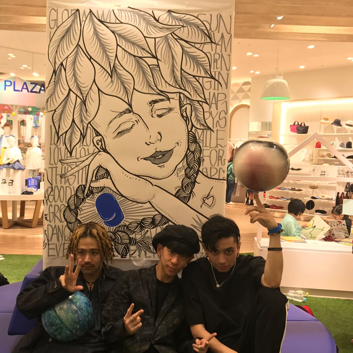 ZiNEZ_Kamikaze's tweet photo. 2週連続の週末名古屋旅もいよいよFINISH!!!🔥
両日、ほとんどの方がフリースタイルバスケを知らない中、足を止めてくださりコラボパフォーマンス見てくださりました😊夜はWANTの相方名古屋のマドンナ、レイナち��んに会って愛知フリースタイ��ーズともJAM!仲間には会わなきゃね！😏 https://t.co/a220IvD0r8