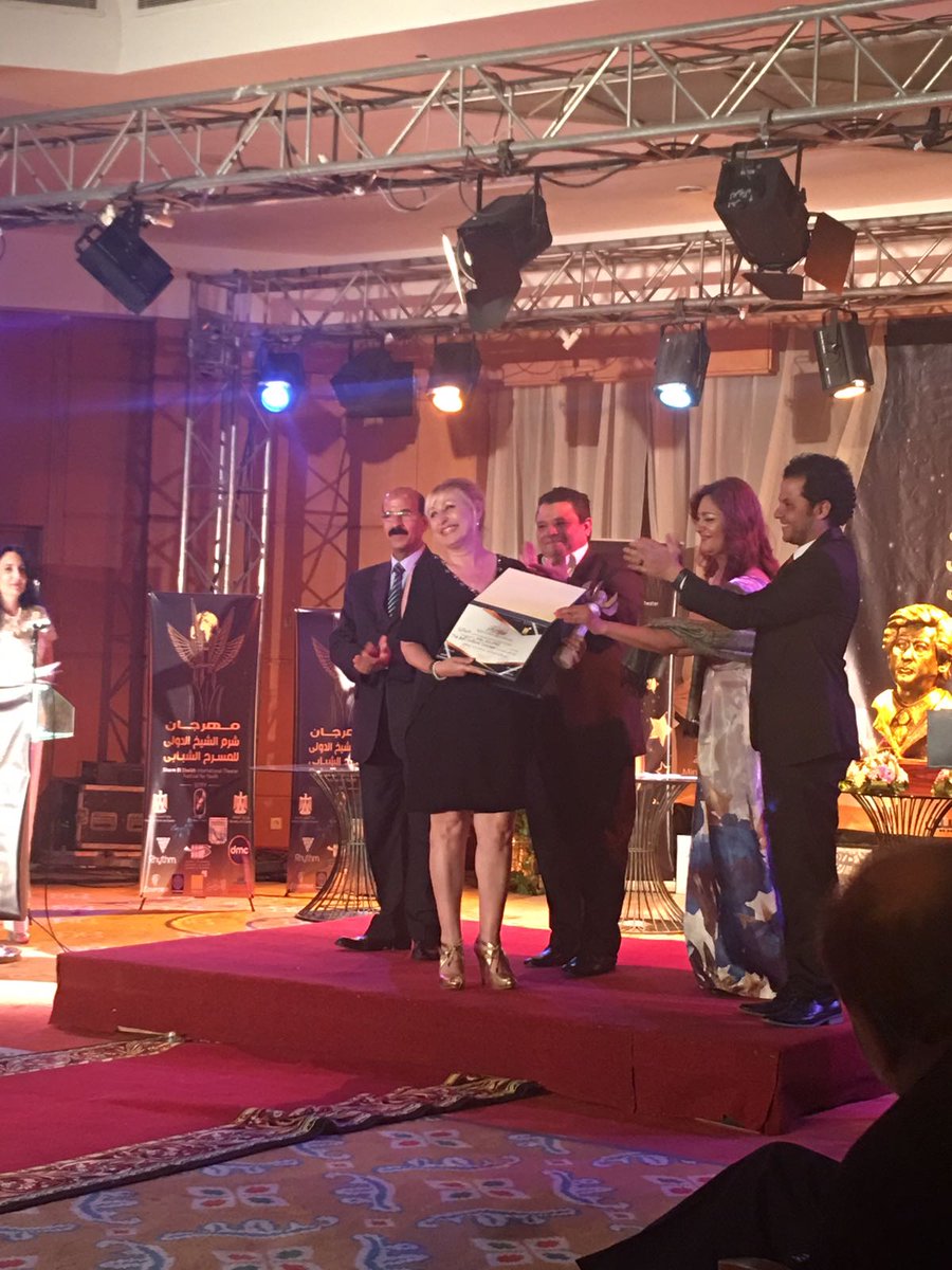EsadMurcia's tweet photo. Premio mejor vestuario Ana Dolores Penalva "Federico entre los dientes" Festival Internacional de teatro joven de Sharm el Sheik, Egipto. https://t.co/j371QcyYwT