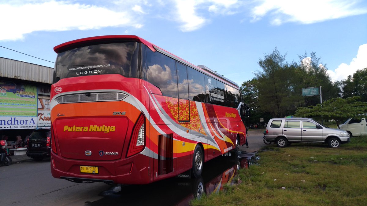 fauzibijak's tweet image. PUMAS SR-2 Scania K360iB yg susah bet diburu tiketnya...baru dapet kesempatan jajal minggu depan #bus #PuteraMulya #LegacySR2