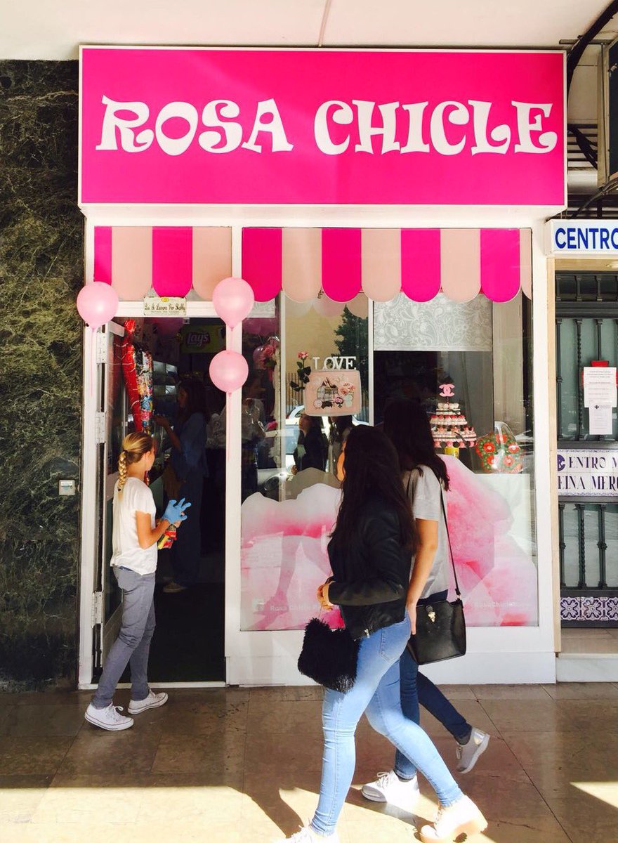 RosaChicleReina's tweet photo. #gracias por la acogida!! #reinamercedes #rosachicle_reina #sevilla #Workinghard #love https://t.co/VQOy9xsbzR