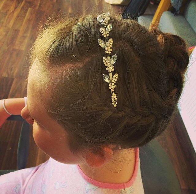 Gorgeous_B_Hair's tweet photo. Today's gorgeous flower girl, Emily ❤ hair by @gorgeousbridalhair #exeter #devon #hairup #braids #gorgeousbridalhair https://t.co/A1gQDStCPk