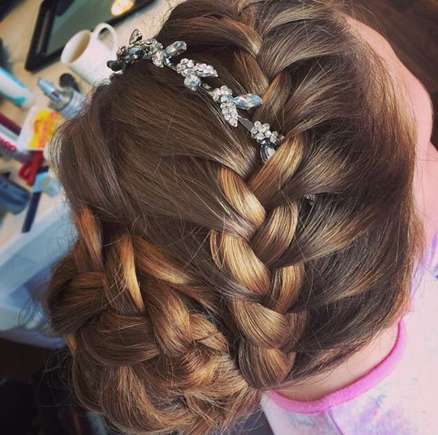 Gorgeous_B_Hair's tweet photo. Today's gorgeous flower girl, Emily ❤ hair by @gorgeousbridalhair #exeter #devon #hairup #braids #gorgeousbridalhair https://t.co/A1gQDStCPk