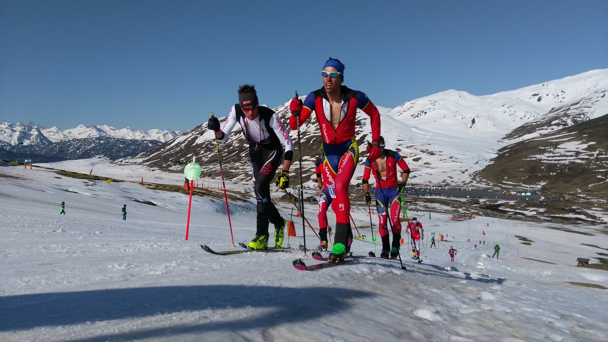 valdaranskimo's tweet photo. La cursa vertical #valdaranskimo ja està en marxa!! Els millors esquiadors del món lluitant per l'últim podi @ISMFSkimo de la temporada ❄👏 https://t.co/MW8UDxdq8e