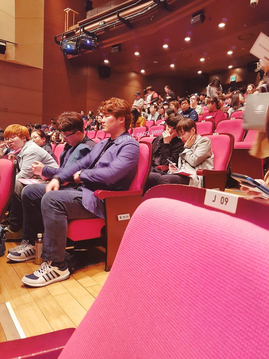 ifntvisual_'s tweet photo. sungjong went to snsd seohyun's concert today (cr. IFNT_0609_jimin) https://t.co/pqxW6o7Vxr