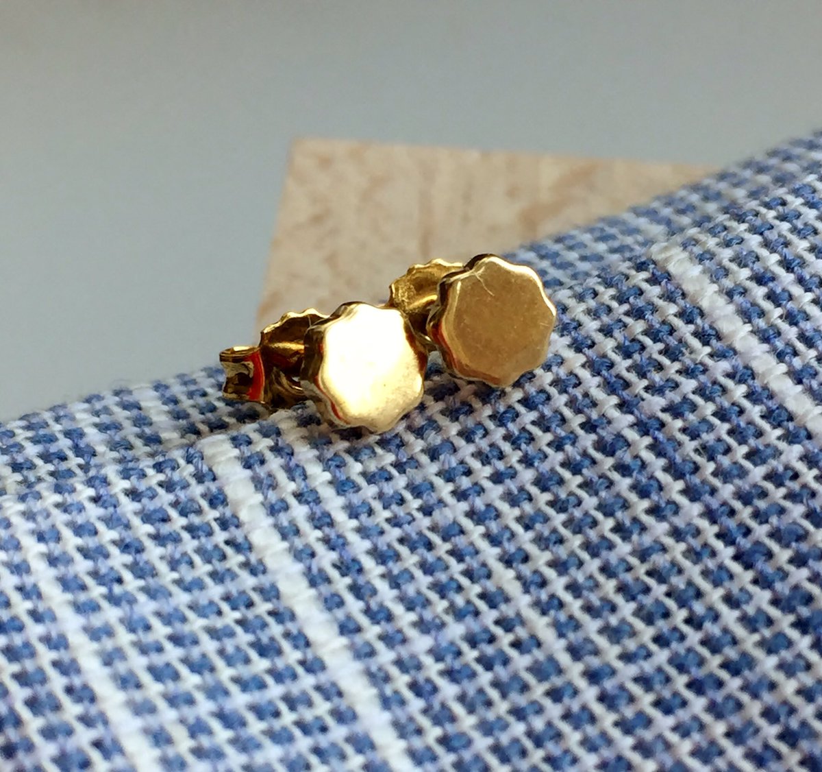 VDesignLab's tweet photo. Ready for a beautiful day☀️You won't feel hot with @VDesignLab Stud Earrings 🌸 #flower #jewelry #spring #shap3dbyme #vdesignlab #flowerpower https://t.co/laU3RHI31x