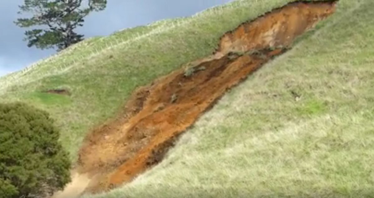 Papamoa: a brilliant video from New Zealand illustrating the mobility of landslides:-          
 blogs.agu.org/landslideblog/…