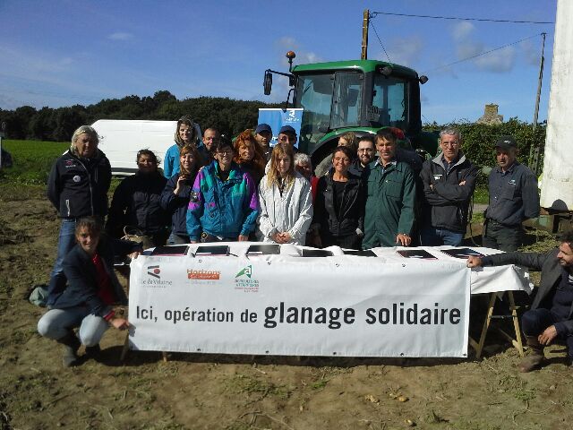 SOLAAL_'s tweet photo. Le #glanage #solidaire, lauréat des trophées du #DD grâce à @HorSolidaires et @chambagri35 https://t.co/r6aye8uCrK #ESS #antigaspi https://t.co/RSkuXdi9Jb
