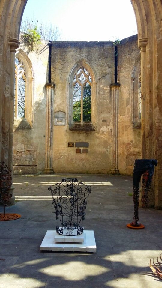 helen_stoddart's tweet photo. Getting arty at the spookily beautiful #nunheadcemetary and around @WildLondon https://t.co/qtuad7fjQq