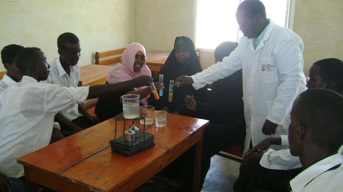 AfricaEd's tweet photo. Practical and hands-on #science lessons are the way to teach. Bringing science alive is key to encouraging students to pursue #STEM https://t.co/mHFwJr52Wm