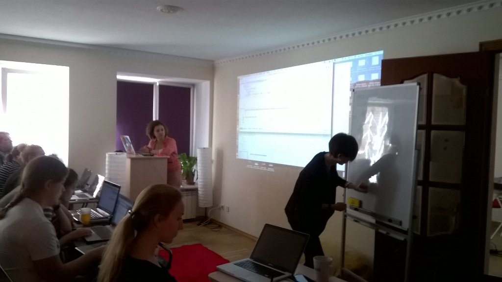 Sestr1chk1na's tweet image. @wwcodekyiv our Sunday morning lesson of &apos;intro to CS&apos; 🔝 #WWCode #wwcodekyiv