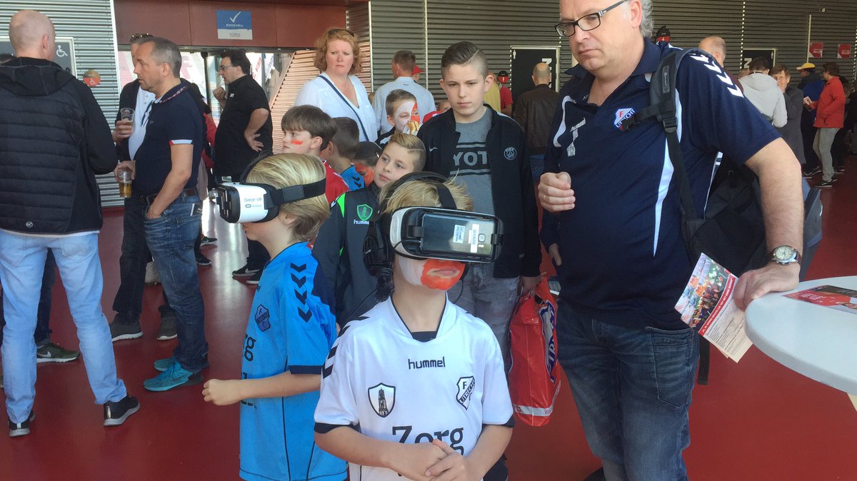 Een virtual reality bril testen? Het kan vandaag <a href="/Galgenwaard030/">Stadion Galgenwaard</a> #kidsclub #juniortigers #fcutrecht #utrtwe <a href="/4Launch/">4Launch</a> <a href="/Infotheek/">Infotheek</a>