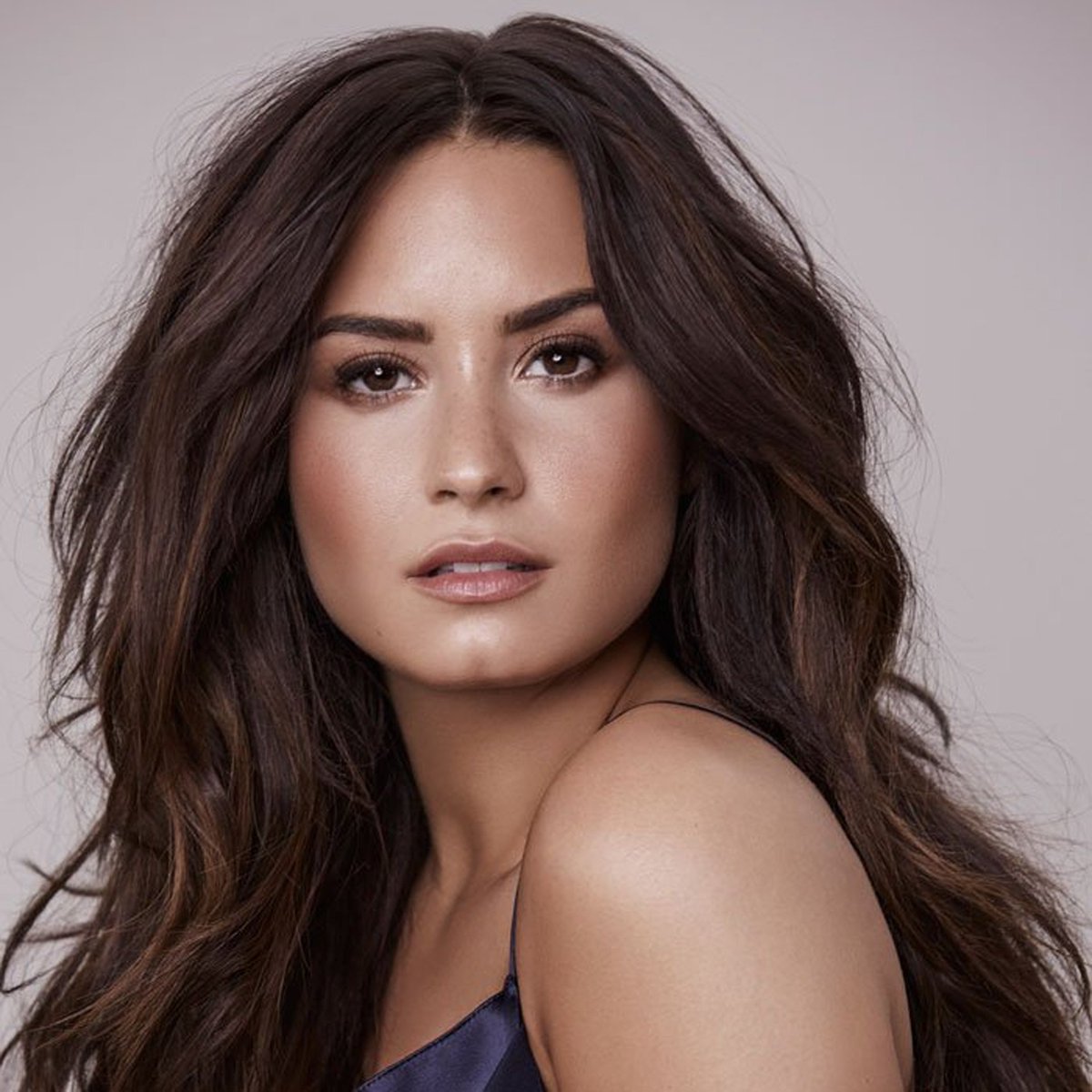 LovaticNice's tweet photo. #Demi quality photo from the photo shoot of 2017, which was used for the cover of the track "No Promises" https://t.co/ctvzBxTD0p
