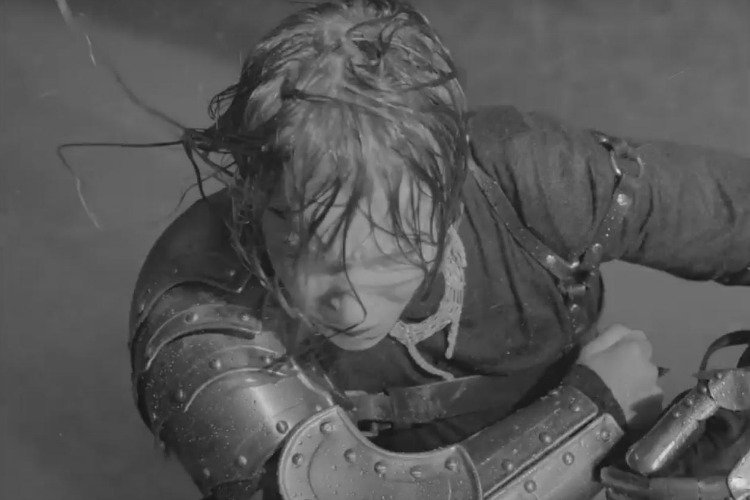 [Vidéo] Le nouveau clip féministe de Her pour “Swim” va vous donner envie de vous révolter
lesinrocks.com/inrocks.tv/le-…