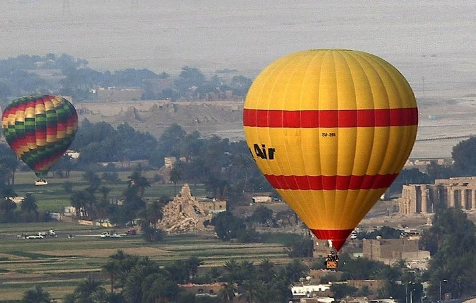 TAG24's tweet image. Ballon kracht gegen #Stromleitung in #Cappadocia tag24.de/nachrichten/is…