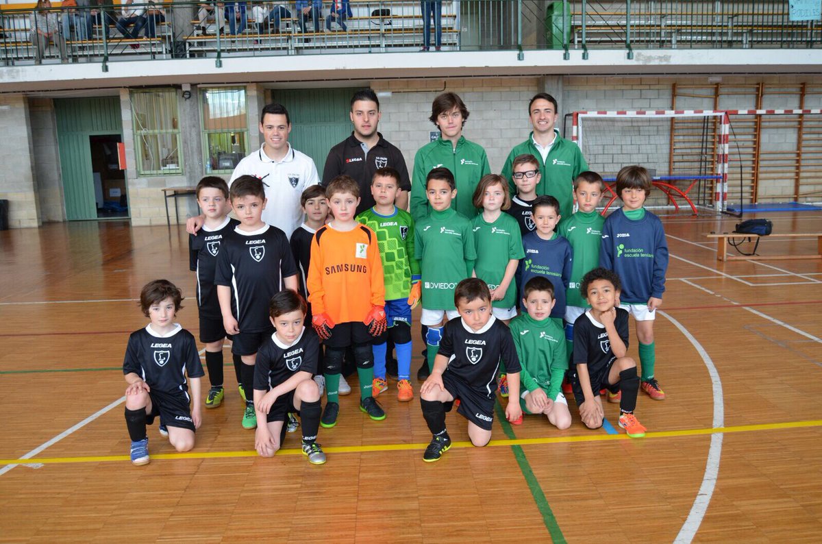 dallonyl's tweet photo. Nuestro equipo prebenjamin disfrutó ayer en Villaviciosa de un amistoso en el que vencieron por 1-10 y desplegaron un gran futbol👏💚🔝🙌😊 https://t.co/EDcF3AuvG7