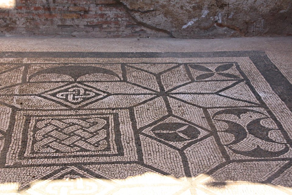 La stanza 25 della Domus di Giove e Ganimede a #Ostia antica.
