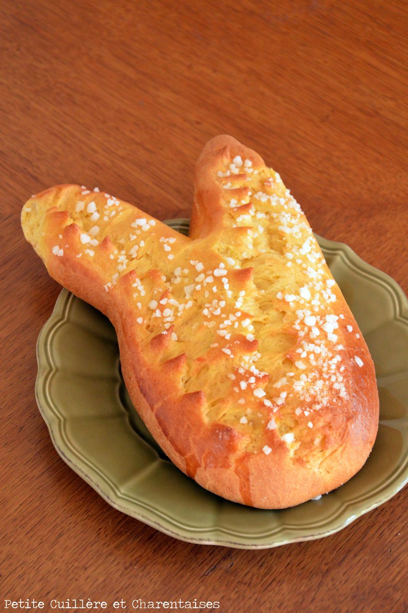 Ptite_Cuillere's tweet photo. Beau dimanche à tous 💛💛 #brioche #limousin #cornue #palmsunday https://t.co/fHIQKU7IFt