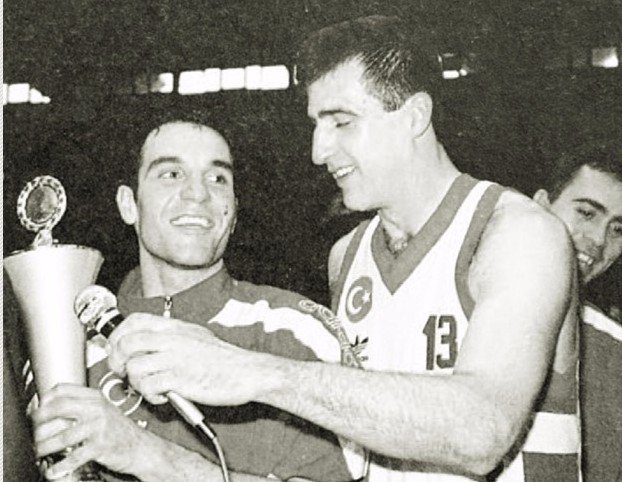 birkanbatuk's tweet image. Mekanın cennet olsun efsane kaptan. Anadolu Efes camiası ve Türk basketbolunun başı sağolsun..