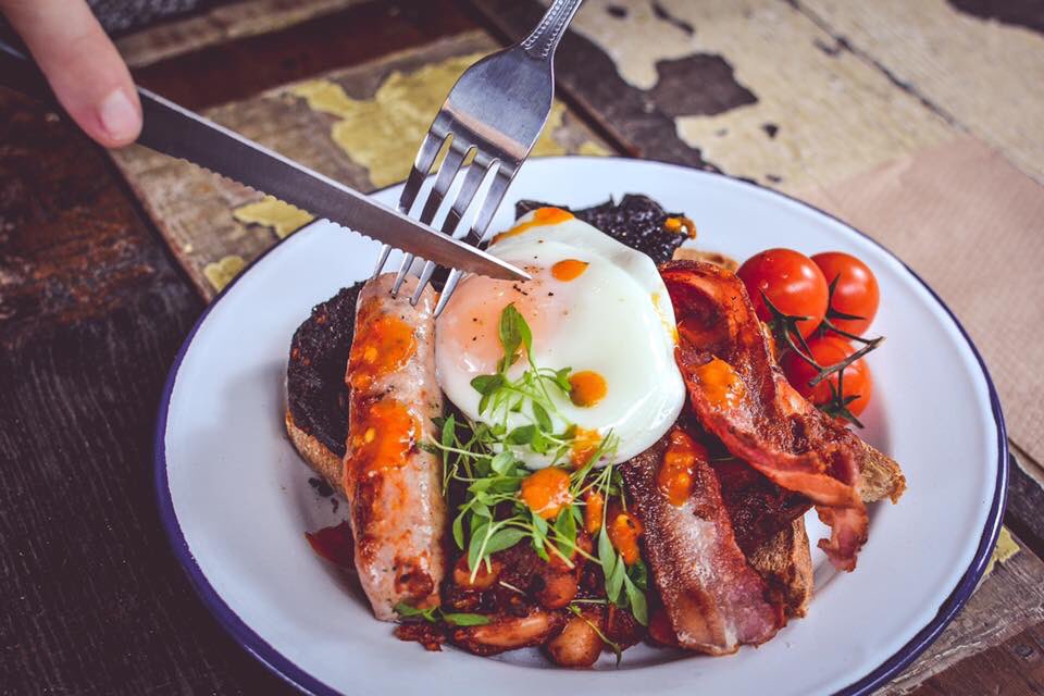 BrewDogMCity's tweet photo. Brunch. Until 4pm. Yes! #brunch #glasgowfood #derghouse #dogswelcome https://t.co/EYN0UDFccl