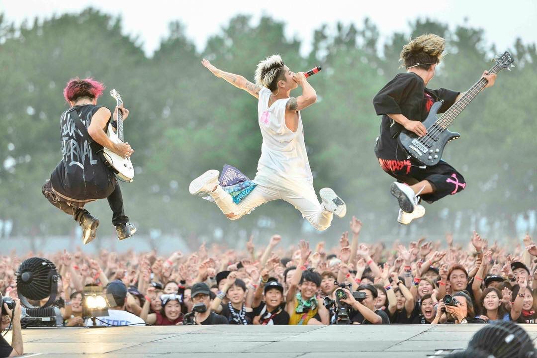 OORer_kohei's tweet photo. フォロワー300人いきました！
フォローしてくださる方や
フォロバしてくださったOORerさん達
本当にありがとうございます！
もっといろんなOORerさんと
繋がって見たいのでフォロー フォロバよろしくお願いします！
#OORerさんと繋がりたい 
#taka #toru兄さん https://t.co/2NSZB3Crie