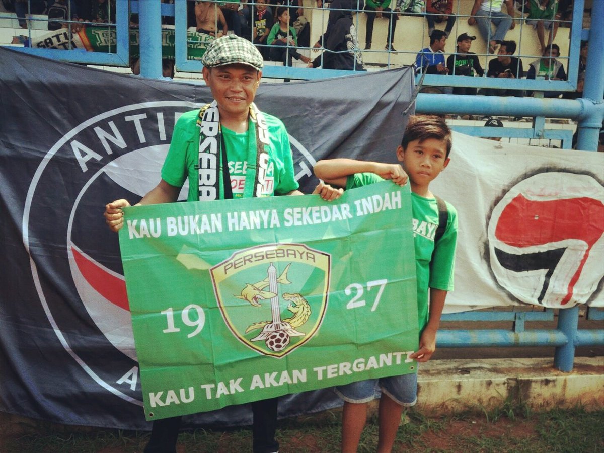 Saya pekerja bebas, tak punya atasan
Nonton bola di hari apapun tak masalah
Gaji cukuplah utk beli OTS 50 rb
Tp ini ttg Rama dan teman²nya