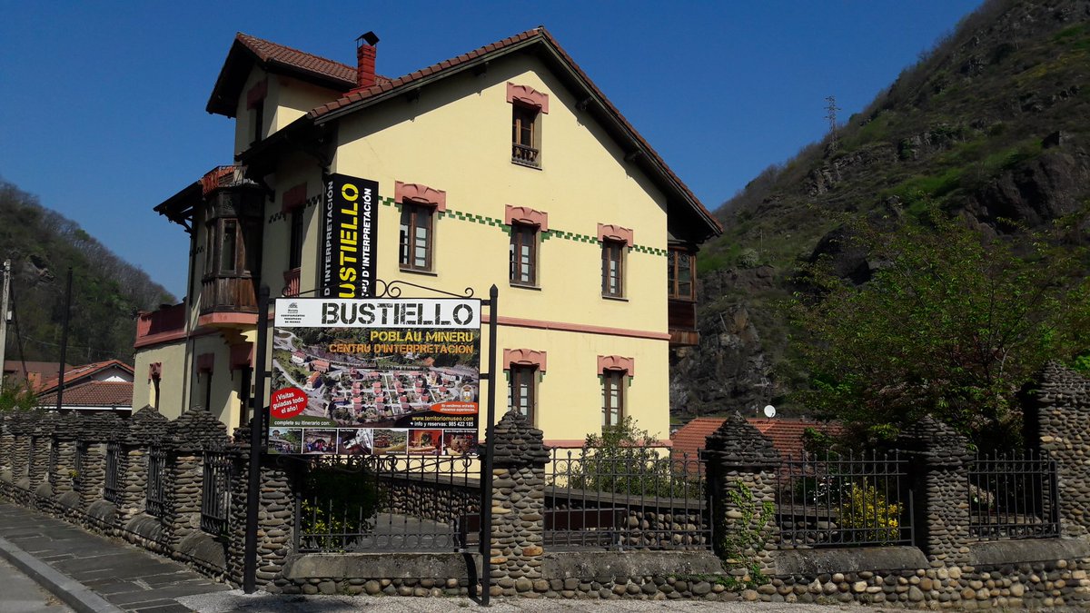 pozuespinos's tweet photo. Os esperamos #SemanaSanta2017 para descubrir 1 hito del #patrimonioindustrial d #Asturias: poblado #minero, Bustiello #Mieres
#visitaguiada https://t.co/bzVy2Jc8Zx