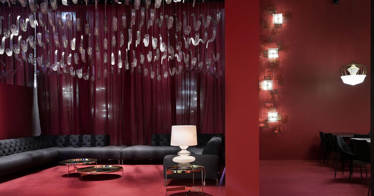 Still a few hours for a rest under a wonderful Swing installation at our #Euroluce booth, Hall 9 E19... Hurry up!
#SaloneDelMobile #barovier