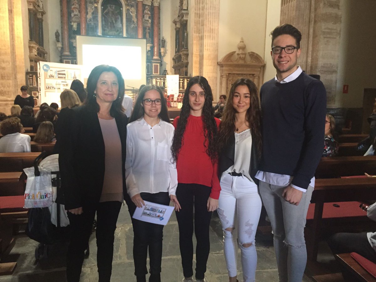 IesccValencia's tweet photo. @Lector100tific d @iesccalaquas esperant premi tràiler lectura en equip https://t.co/zVWuUJujSy