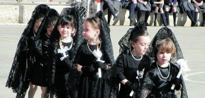 XabierXY's tweet photo. Católicos: "Basta ya de ideología de género. Eso es adoctrinar a los niños".
Católicos en Semana Santa: https://t.co/1tgY8X7NIx