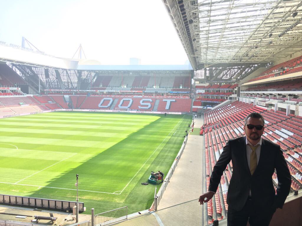 hansstroeve's tweet photo. Gearriveerd! Vanmiddag de muzikale omlijsting @vangroeninge @PSV @gem_Eindhoven @Inspiprod #sterrentour2017 https://t.co/38B1VJPsIl