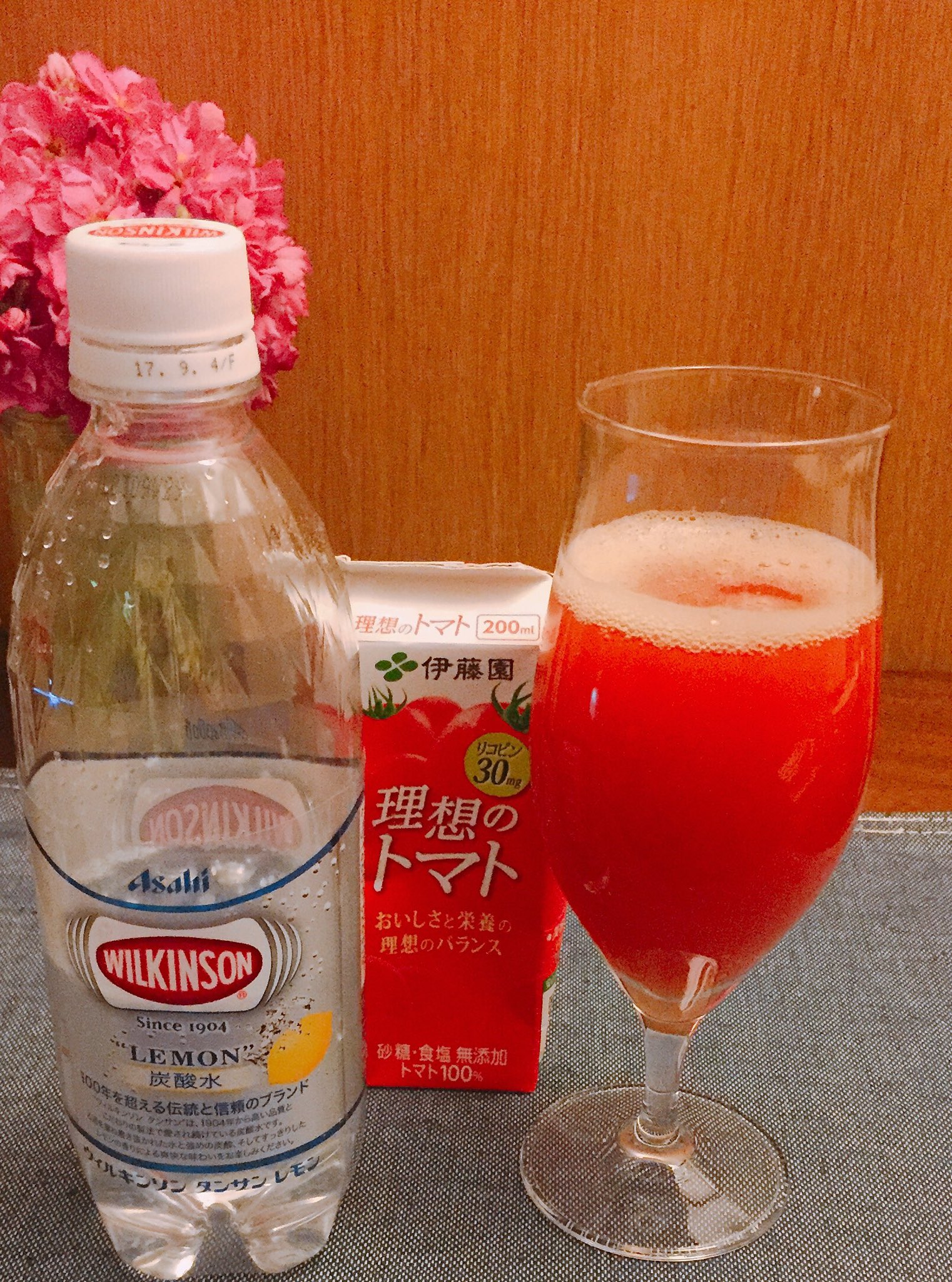 最近のマイブーム 理想のトマトジュースのウィルキンソンレモンの炭酸水割り 6美 食べ6 トマトジュース リコピン カリウム ビタミンcによる美白美肌 むくみ解消 抗酸化作用 炭酸水 疲労回復 整腸作用 血行促進 満腹感 T Co