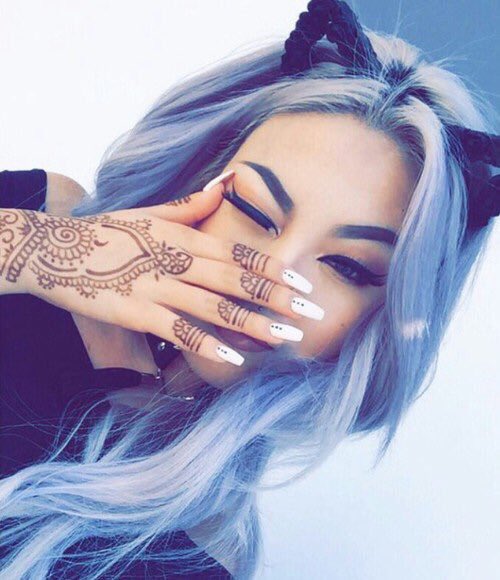 "Meow~"