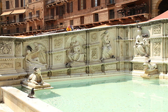 #Travisy te muestra lugares bonitos que no son tan habituales. Fonte Gaia en Siena. Sientes la calma? <a href="/Atres_Tourism/">Do you like Italy?</a> <a href="/Turismo_Italia/">Turismo Italia</a> #Travel