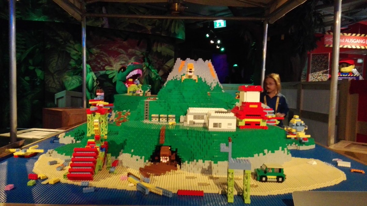Bricktopia's tweet photo. Heute für​ Euch vor Ort in #Berlin im #LEGO Discovery Center zur Preview des neuen #Dinosaurier Bereichs mit #Brickfilm-Studios! /ob https://t.co/P7gjeZNvfX