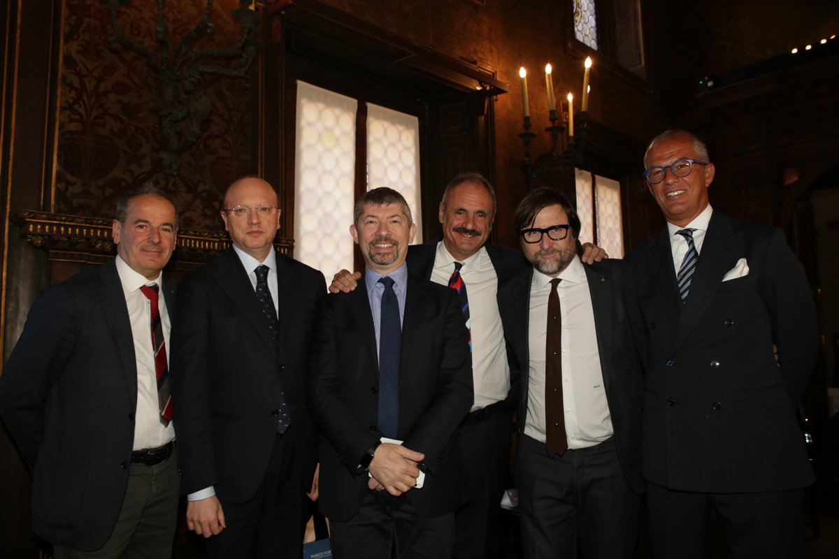 Confindustria's tweet photo. La moda italiana ha una nuova casa. Oggi a Milano è nata #ConfindustriaModa, l'associazione che raggruppa le eccellenze del #MadeInItaly https://t.co/DZKZjrZue1