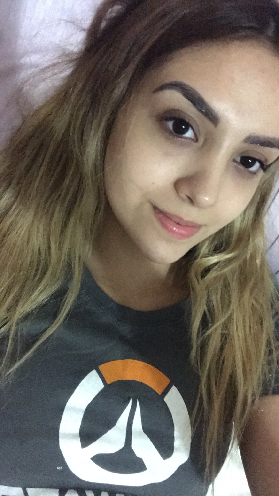 Ari Gameplays 🤍 on X: Me piden tanto que suba fotos sin maquillaje así  que 🤷🏼‍♀️ hahaha Buenos días 💞 t.con3pnASPEss  X