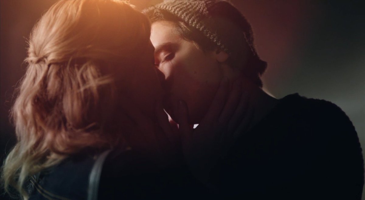 WriterRAS's tweet photo. #Bughead rising on this week’s #Riverdale on Thursday at 9 on the #cw! Join the writers and actors for a live-tweet! https://t.co/0yo9Zn0pOI