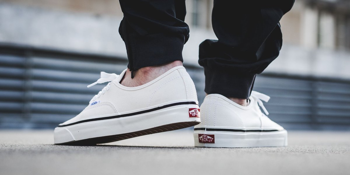 vans ua authentic white